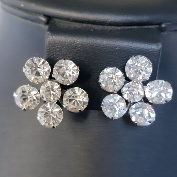 Vintage Weiss Screw Back Rhinestone Cluster Earrings Silver Tone Floral Design - Picture 2 of 9